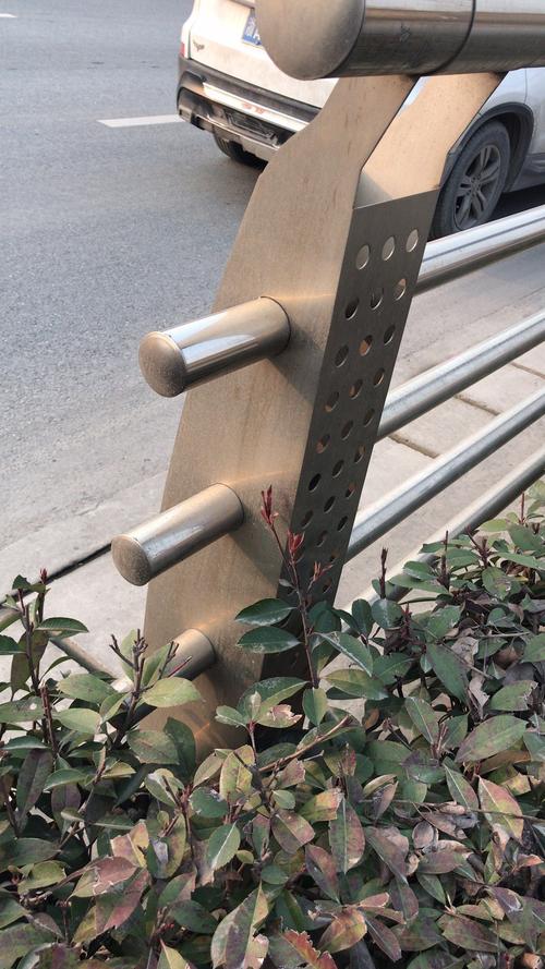 学明不锈钢定制西兴路公路河道立柱栏杆工程产品欣赏